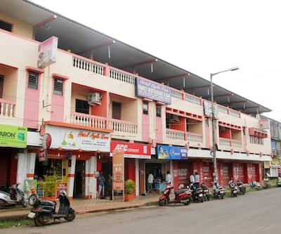 https://imgcld.yatra.com/ytimages/image/upload/t_hotel_yatra_city_desktop/v1437129765/Domestic Hotels/Hotels_Goa/Hotel Apple Rosa/IMG_3201.jpg